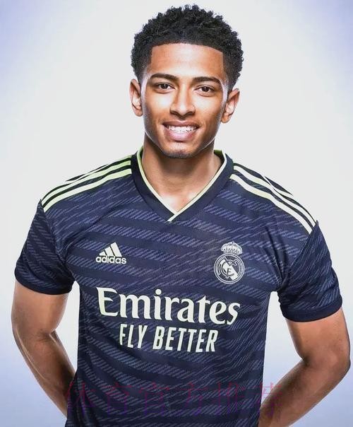 马卡:皇马可能会用1.1亿欧+浮动在夏窗签贝林厄姆